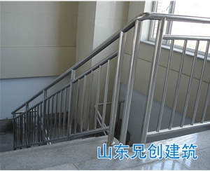 楼梯防护栏